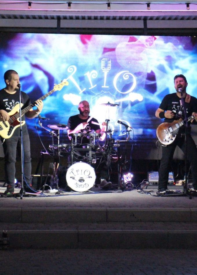 Trio Band