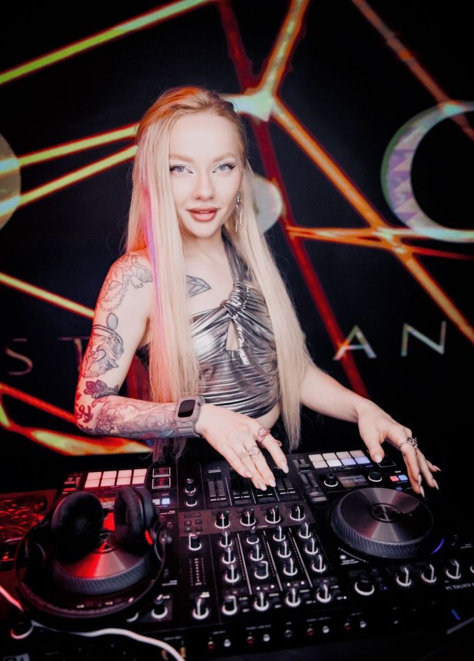 DJ Lesya Mars